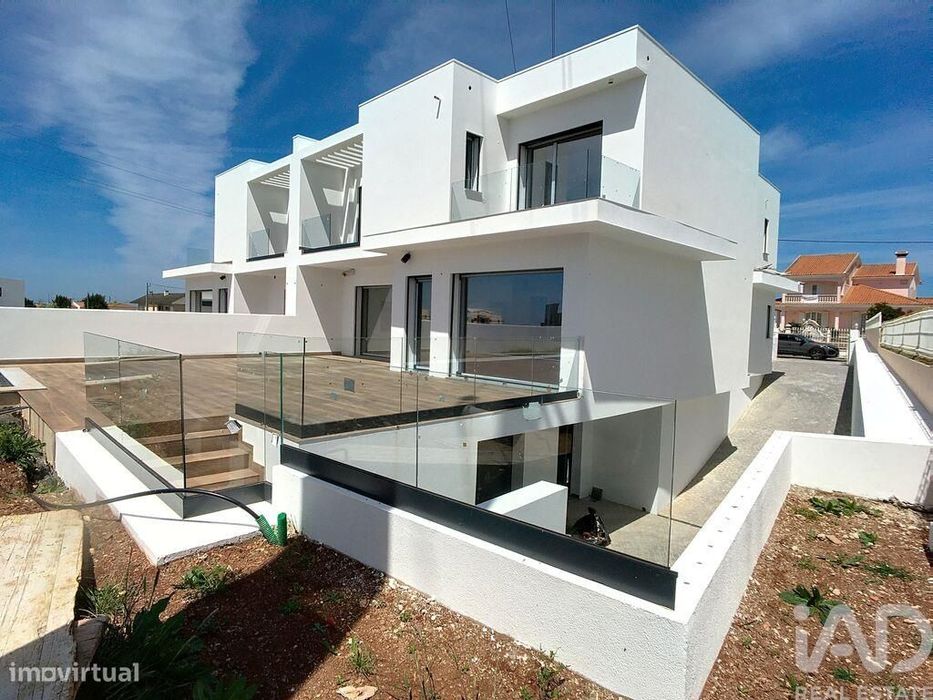 Casa / Villa T4 em Igreja Nova e Cheleiros de 244,00 m2