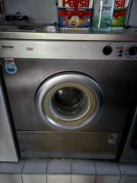 wyposarzenie pralni: magiel, wirówka, pralnice, susarka