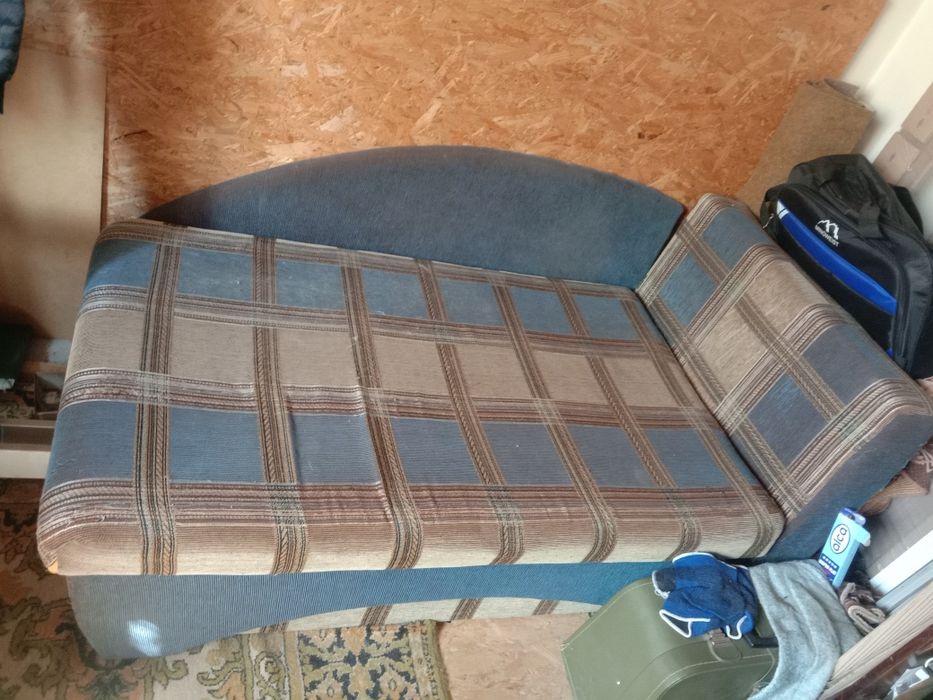 Продам диван малютка б/у