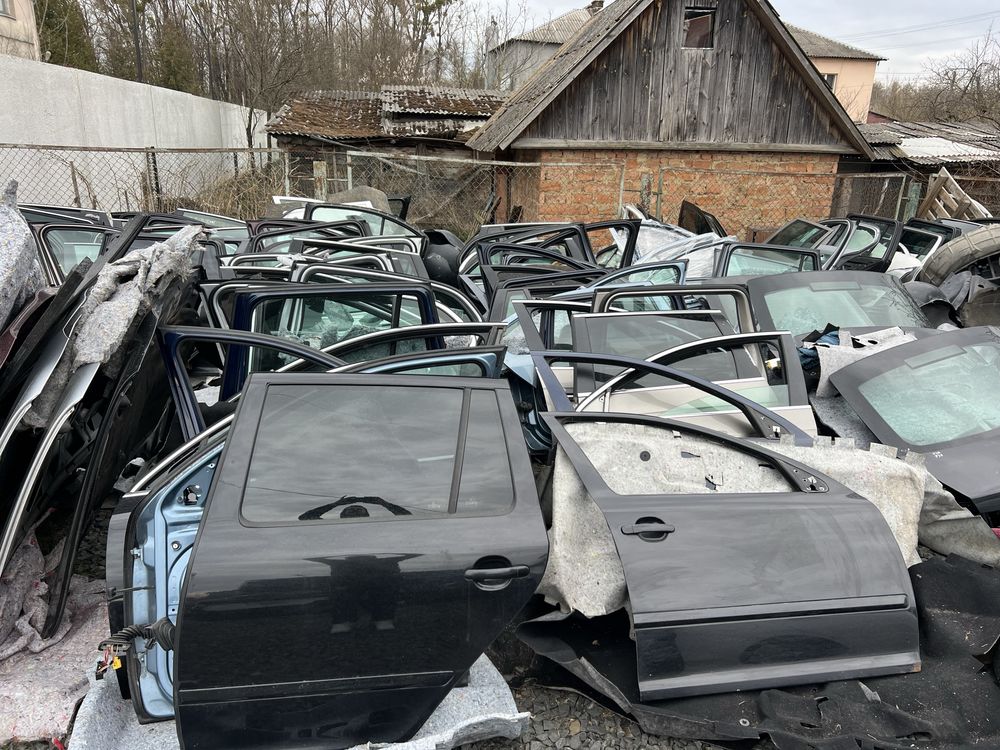 Дверкі і різних кольорах шкода суперб2 Октавія А5 пасат б7