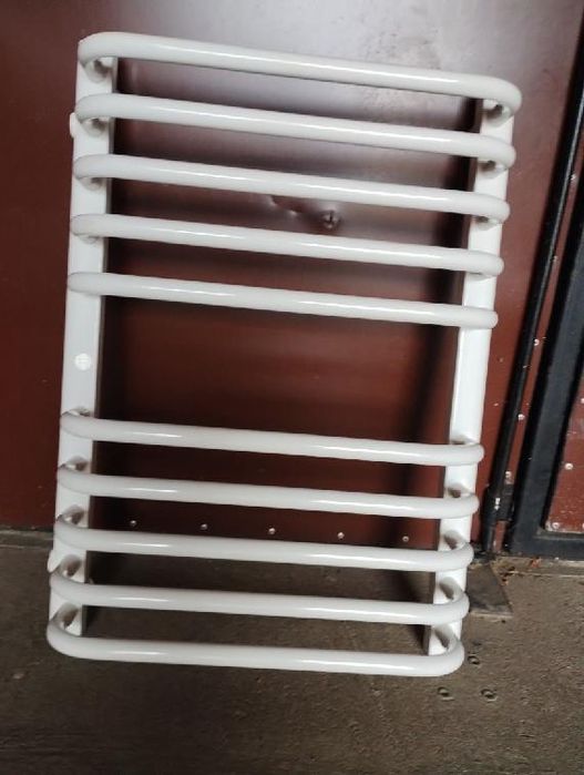 Grzejnik bialy żeberkowy