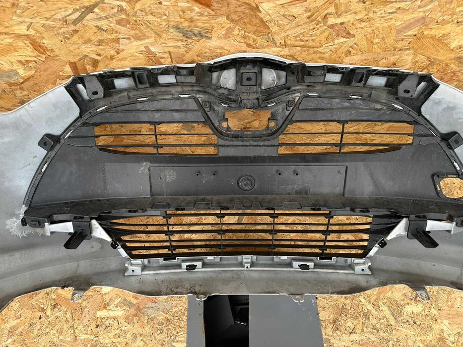 Toyota Yaris IV 4 20- zderzak przedni przód cały