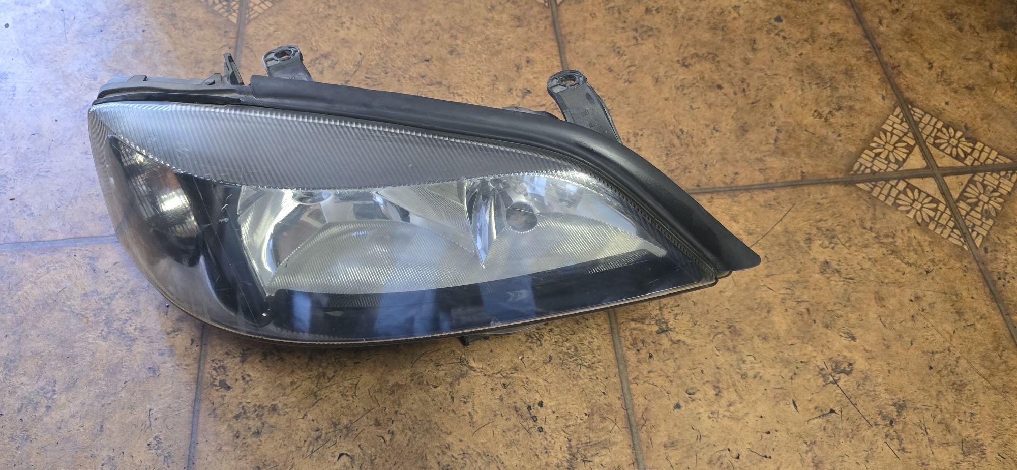 Lampa przód prawa Opel Astra G
