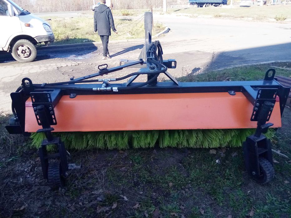 Щітка дорожня комунальна Залізний Лев з механічним поворотом