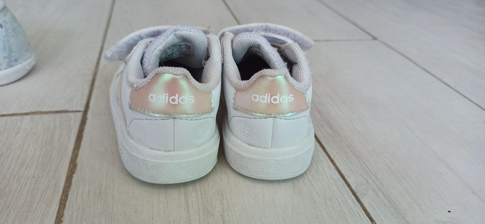 Ténis Adidas tamanho 20