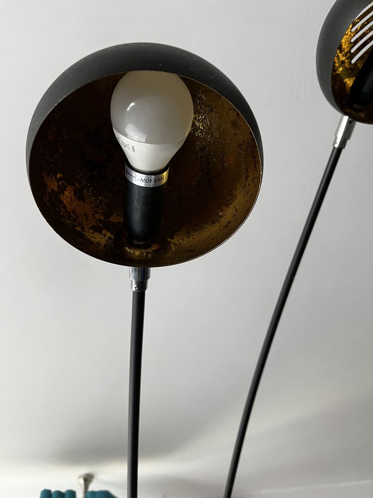 Nowoczesna lampa podłogowa czarno- złota