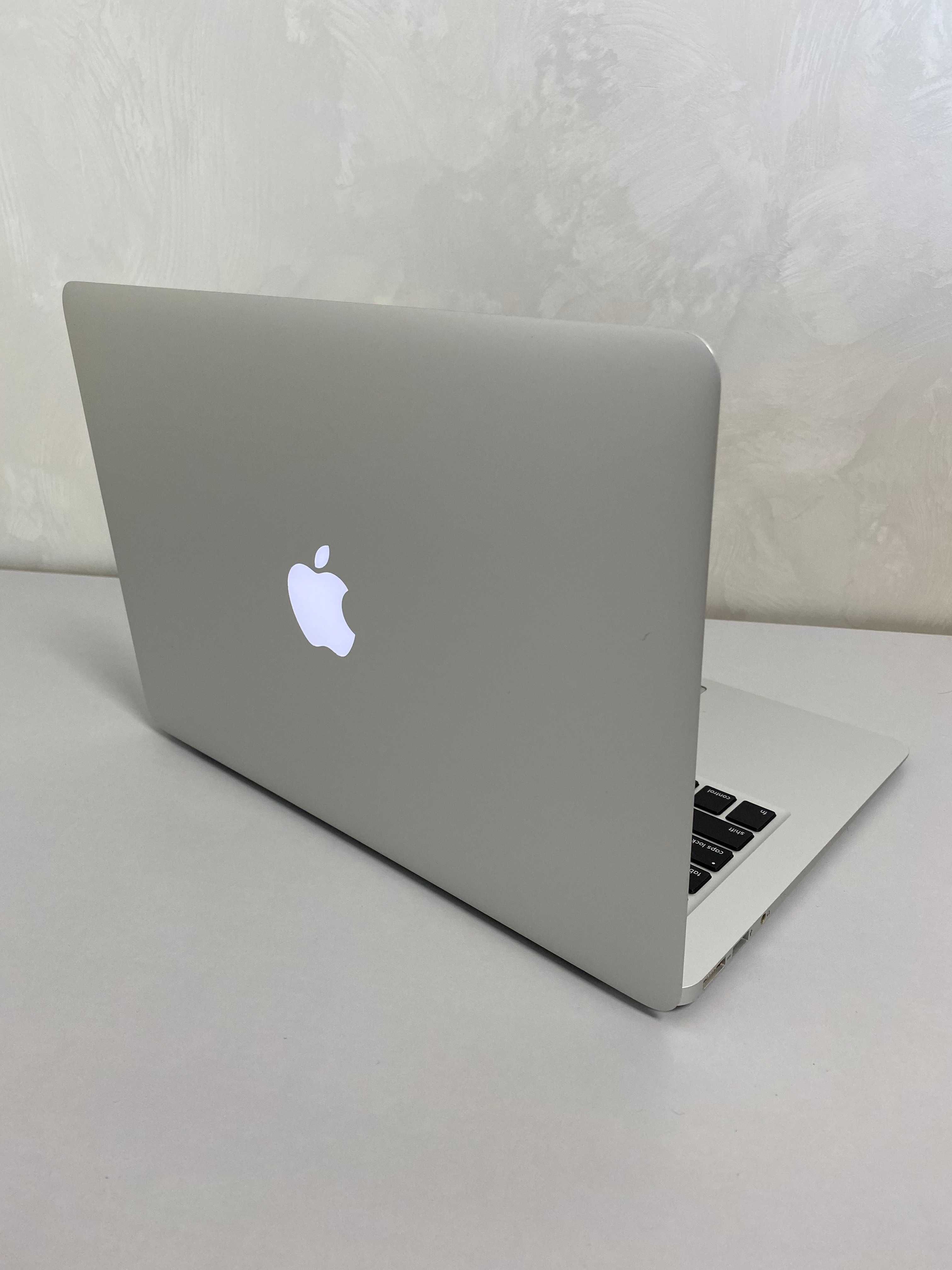 Apple MacBook Air 13 (A1466, 2015 год, i5, 256 ssd, 4 ram)