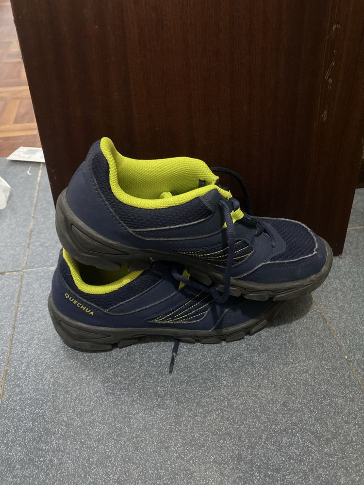 Vendo tenis  marca Quechua num 37 rosa e azul