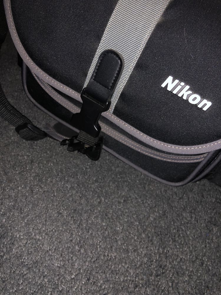 Nikon F65 + 28-80 + Saco