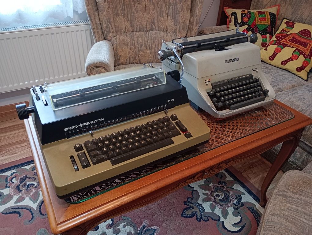 Sprawna maszyna do pisania Sperry Remington SR101