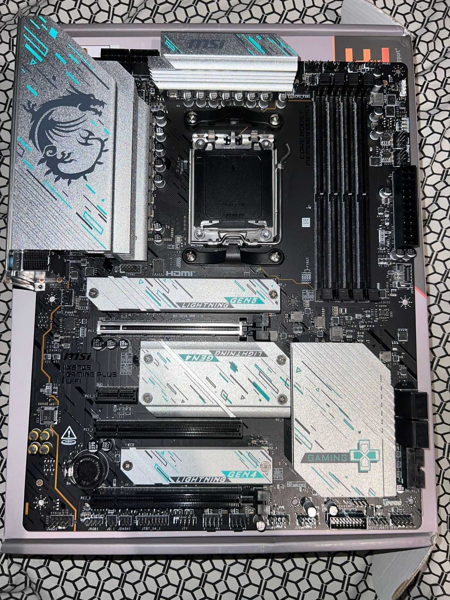 Motherboard AMD X670E Gaming Plus Wifi (Como nova)