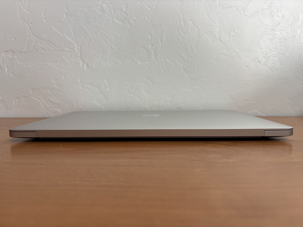 MacBook Pro 2021 A2251 13‘ i5-10п 2,0-3,8GHz 16/512 Silver