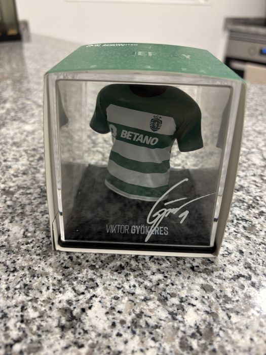 VITRINA CAMISOLA  viktor gyokeres sporting