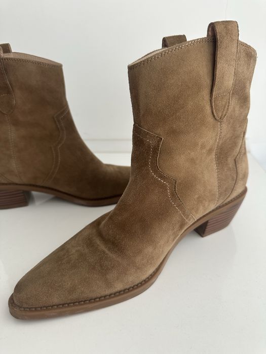 Замшевые ботинки казаки