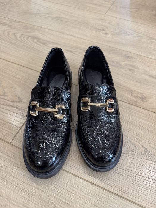 Лоферы лаковые