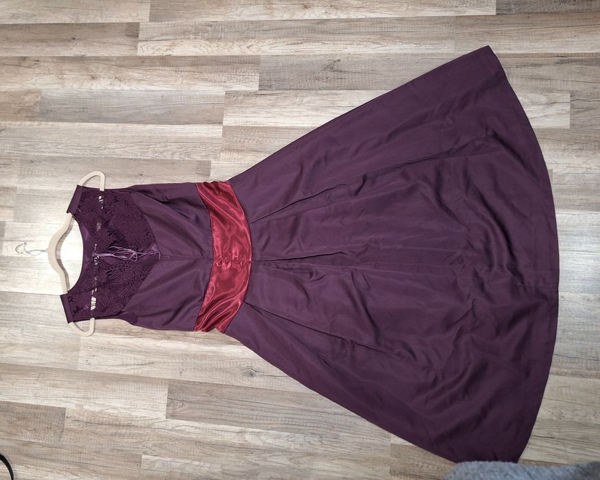 Sukienka satynowa na święta midi 42 Top Secret śliwkowa