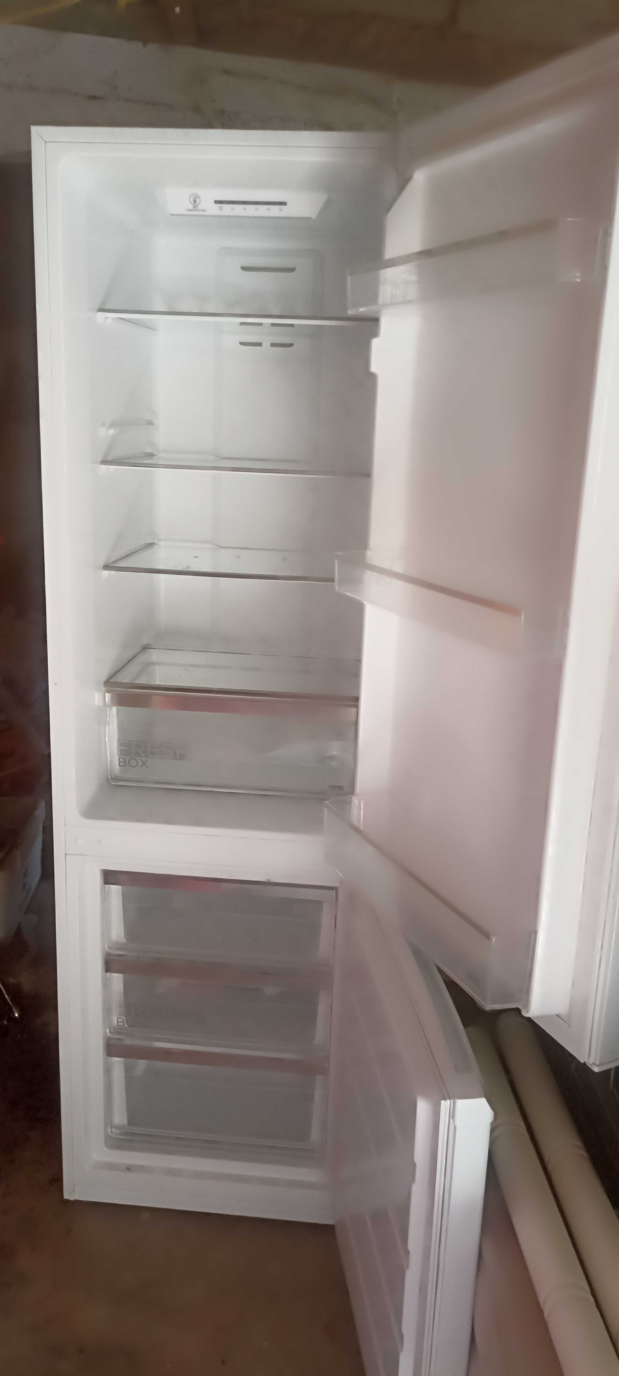 Frigorífico novo