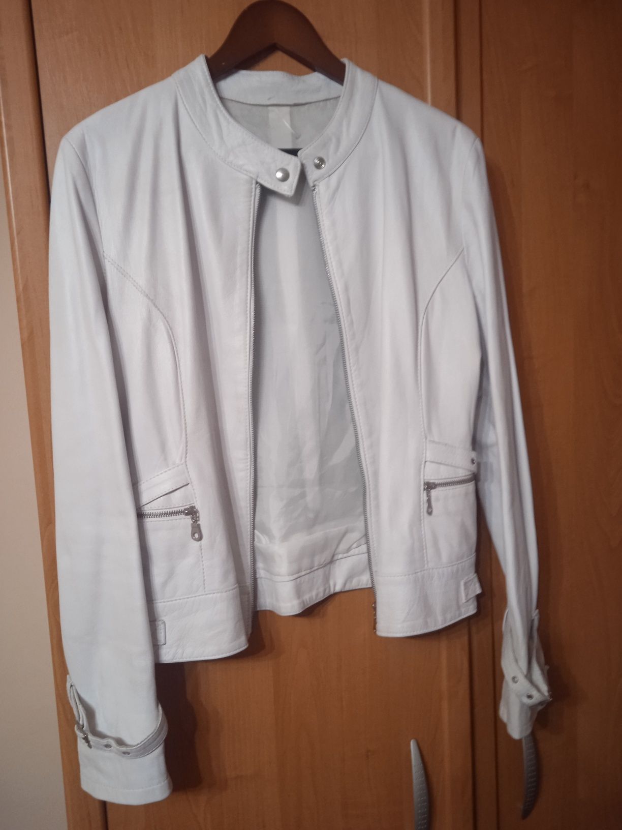 Женская Куртка кожаная 2 шт. 48-50