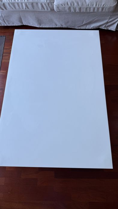 mesa branca de apoio