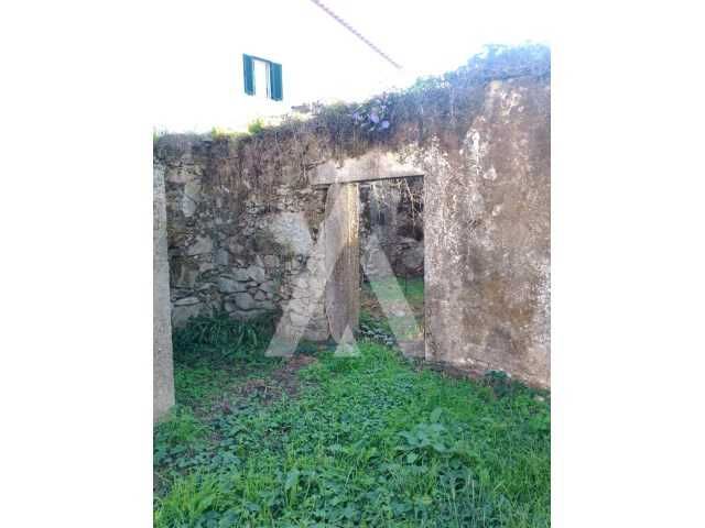 Ruína com terreno