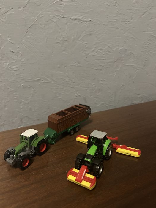 Traktory SIKU z maszynami