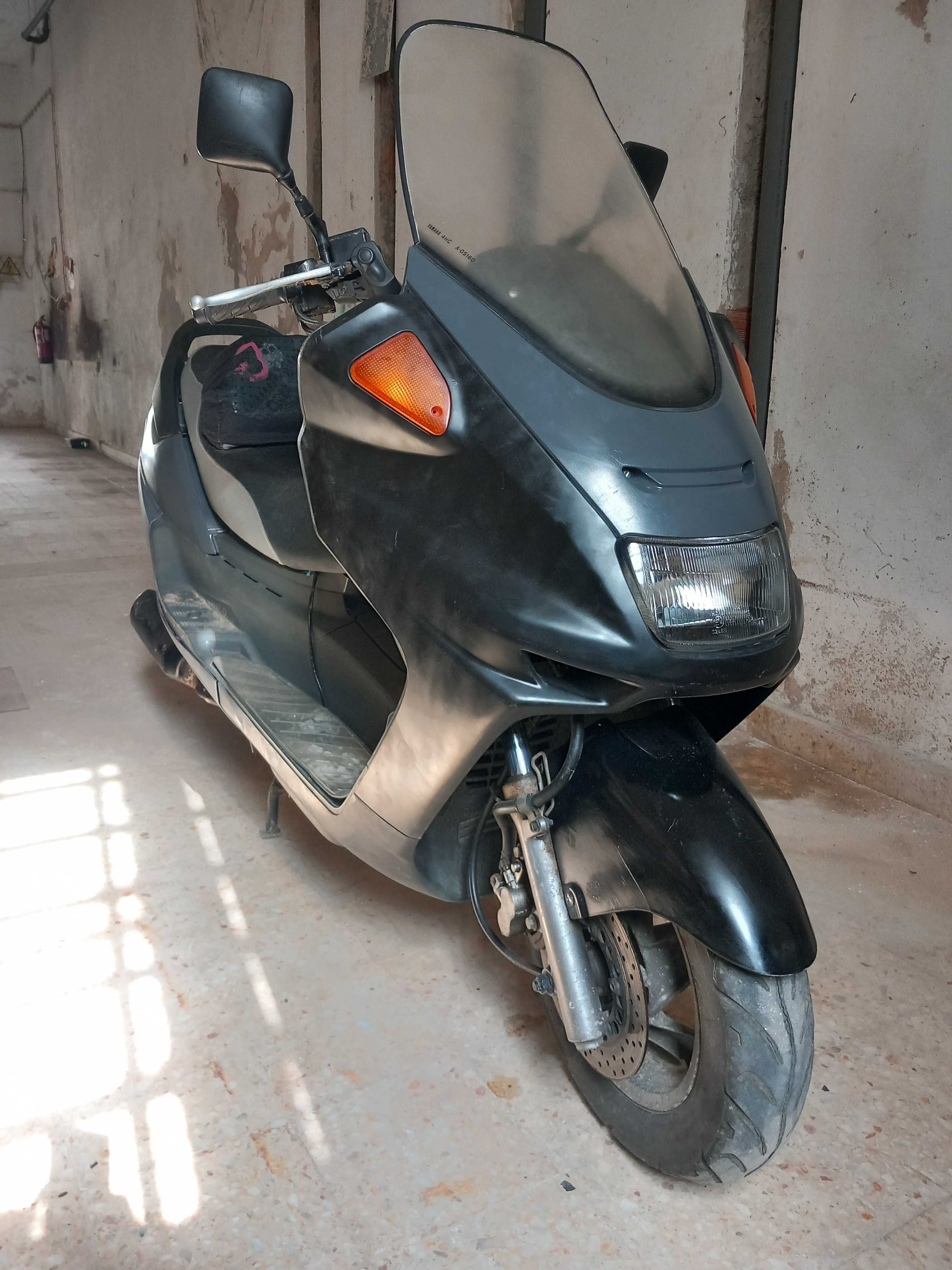 Scooter yamaha majestic 250cc, com documentos e a andar