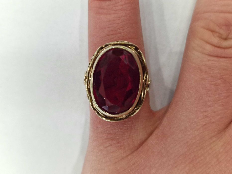 Złoty pierścionek/ 333/ 6.99 gram/R13/ Korund/ Niemcy/ XX wiek