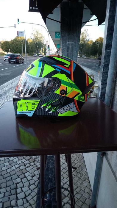 Capacete Modular Novo com oculos e saco.