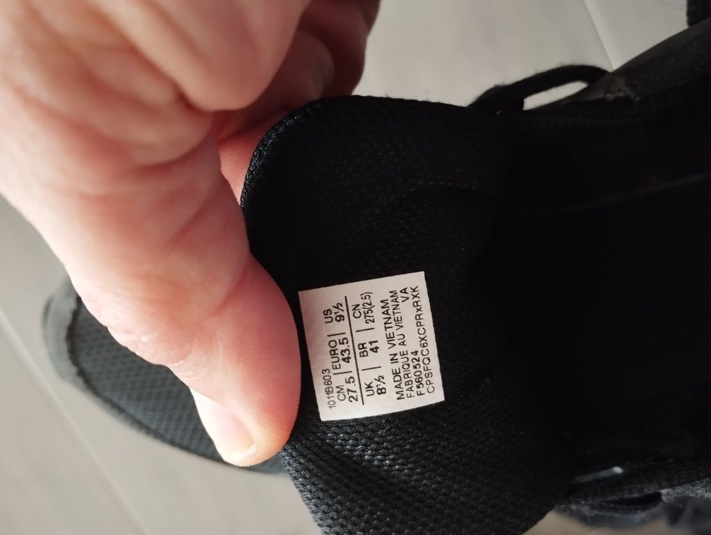 Tênis ASICS pretos