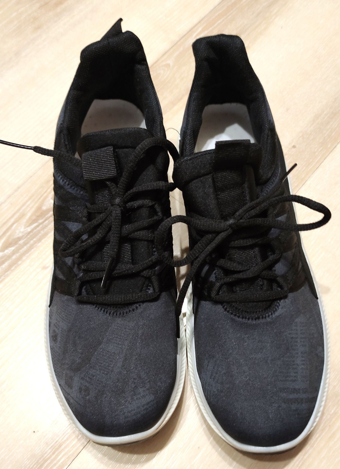 Nowe buty sportowe wkładka 26,5 cm