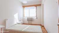6603 - Quarto com cama de solteiro em apartamento com 4 quartos