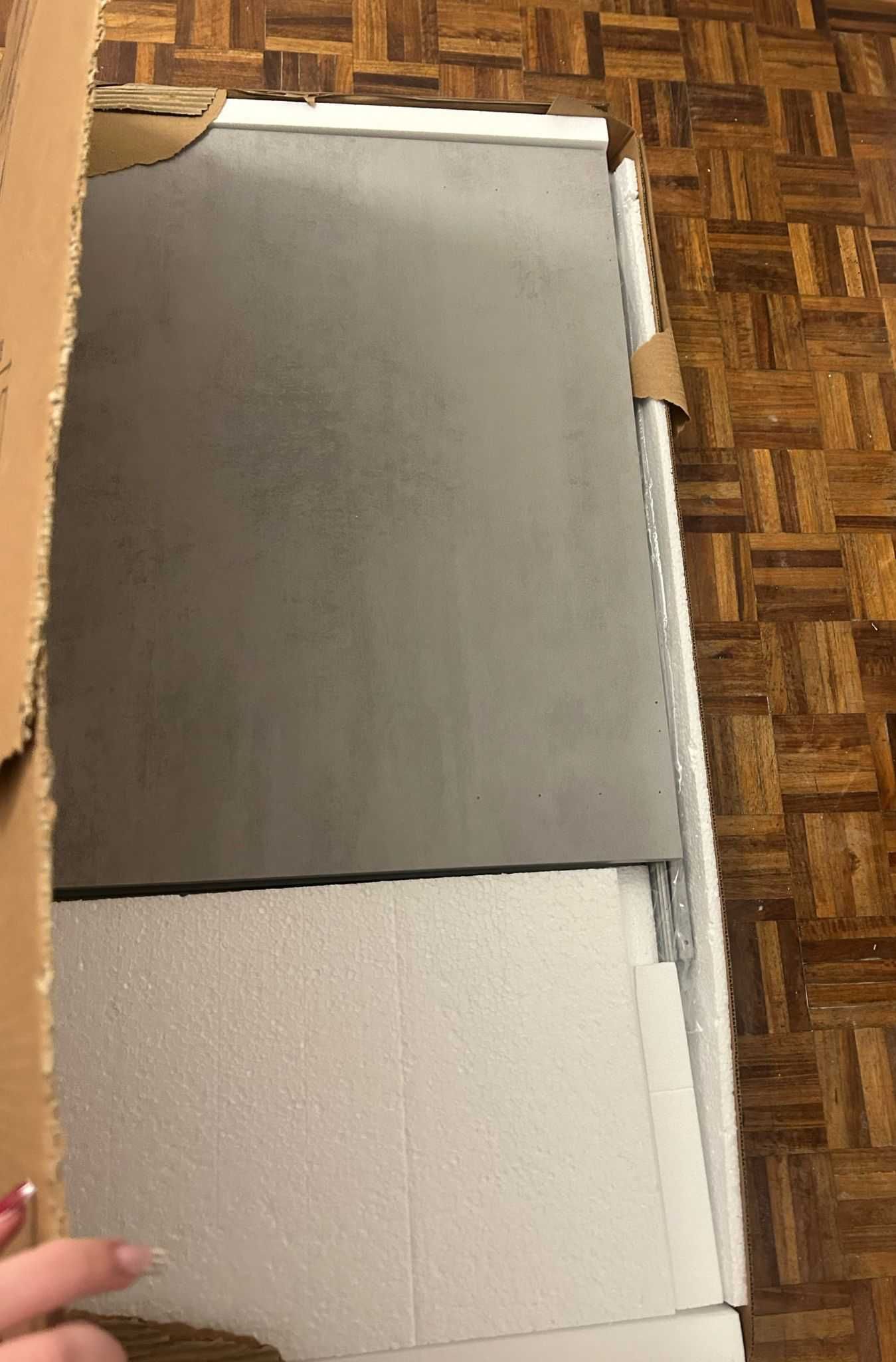 mesa extensível cinzenta e branca