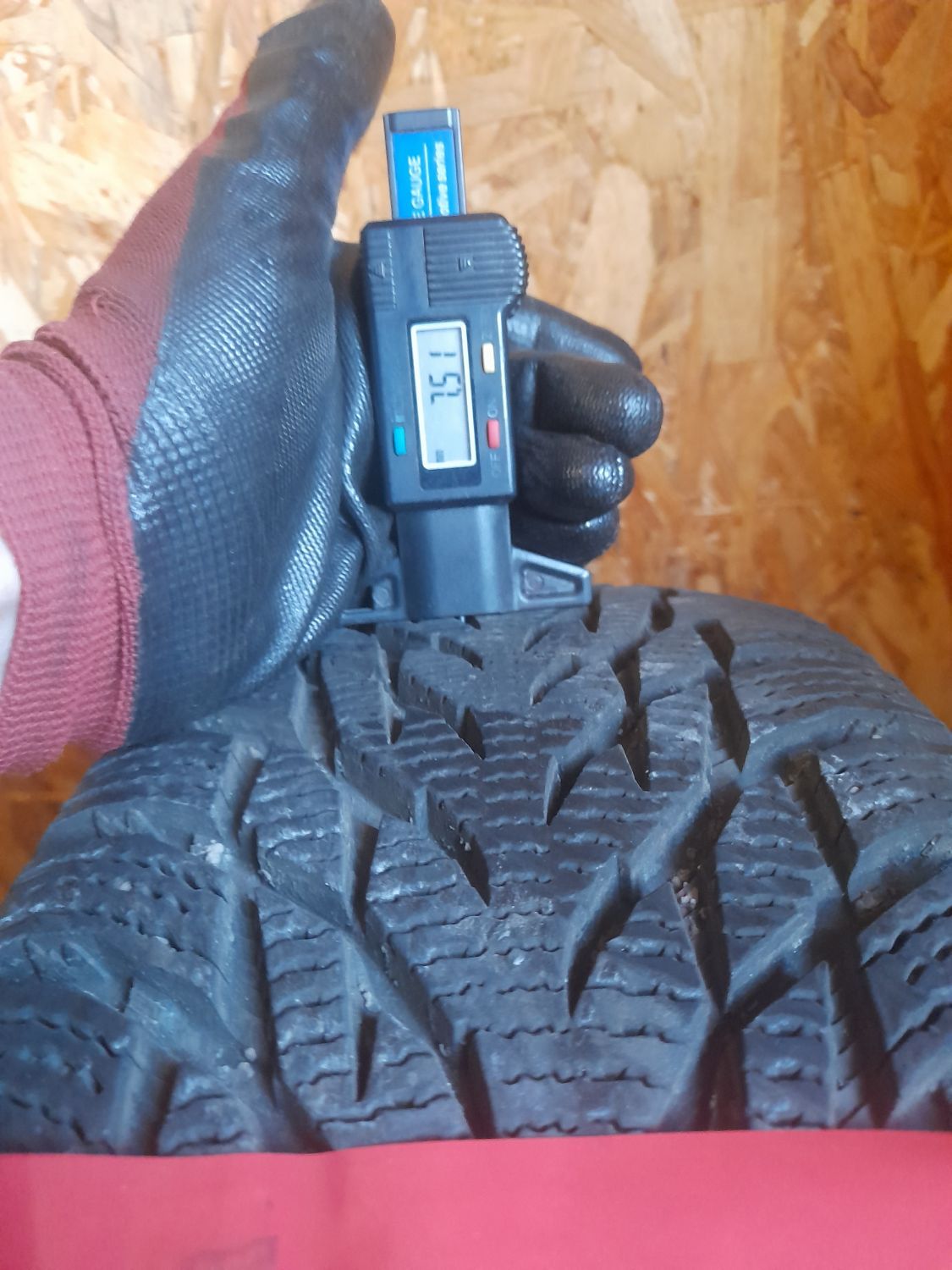 Шини Nokian Hakkapeliitta R3 185/65 R15 88R Б/У 7,5 мм