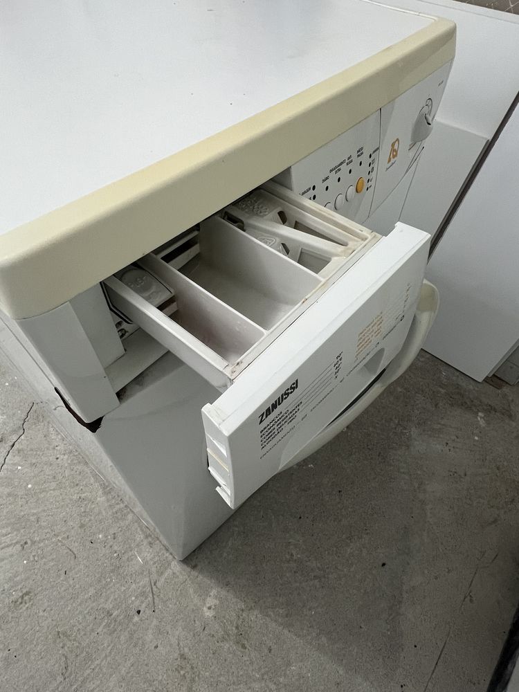 Máquina de lavar roupa 6kg Zanussi