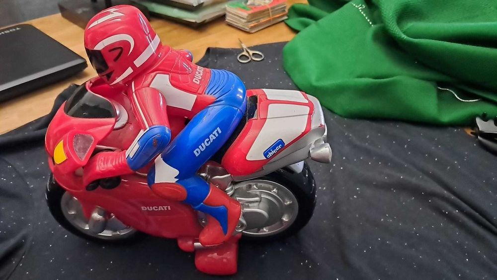 Moto Ducati Chicco com Controle Remoto - Infantil