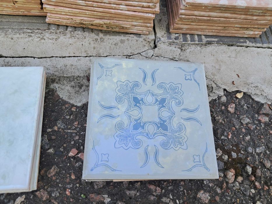 продам плитку 15х15