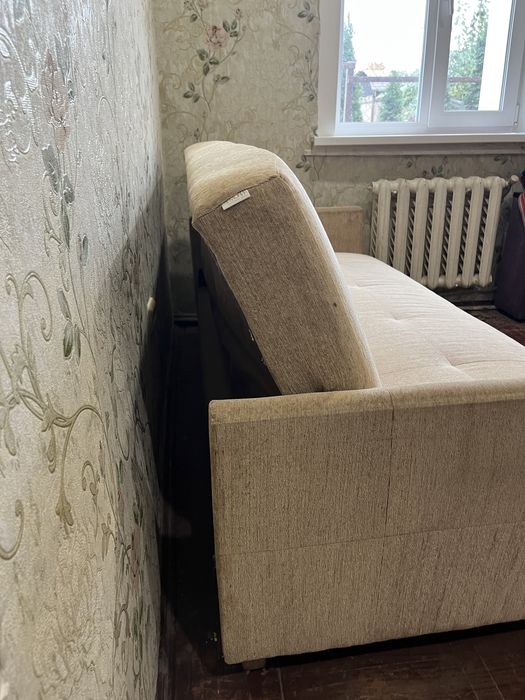 Диван бежевий книжка