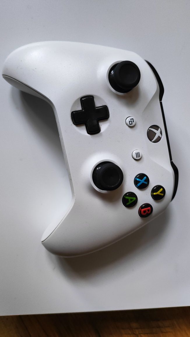 Xbox one x white edition