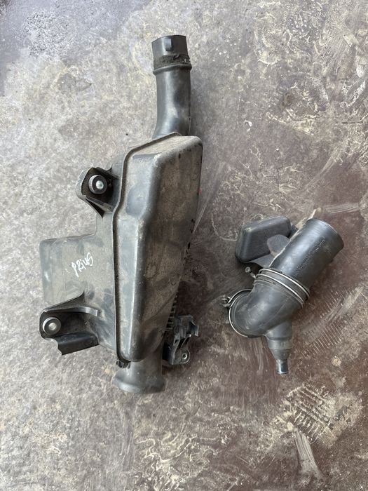 Корпус повітряного фільтра фильтра Toyota Prius 1.8 XW30 17893-37040