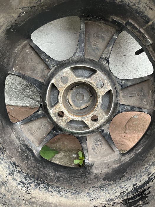 Диски R15 б/у на рено-dacia в задовільному стані