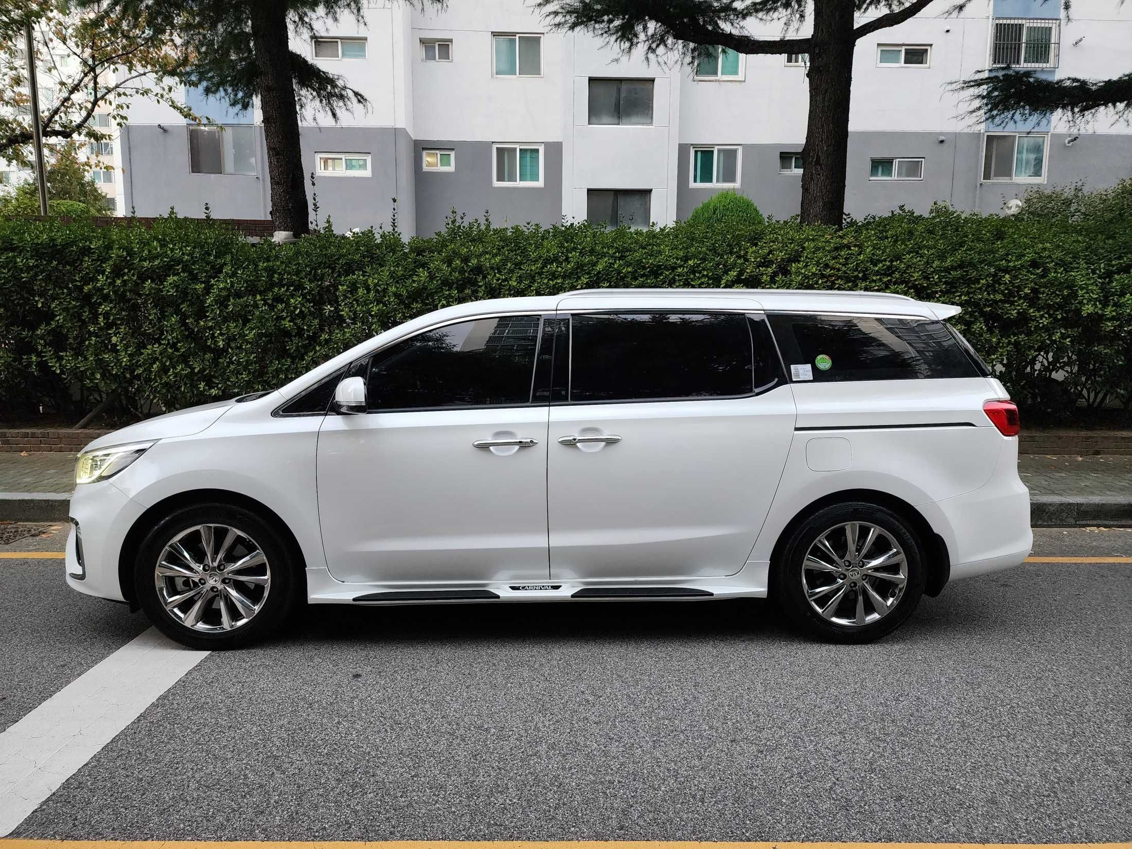 Автомобіль KIA Carnival 2020 року з Кореї