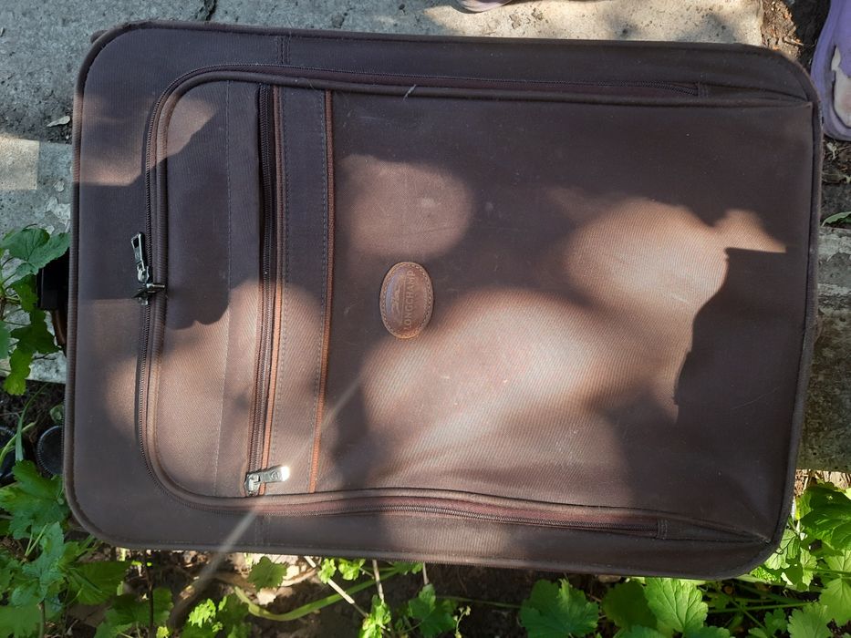 Два валізи чемодана середнього розміру б/в