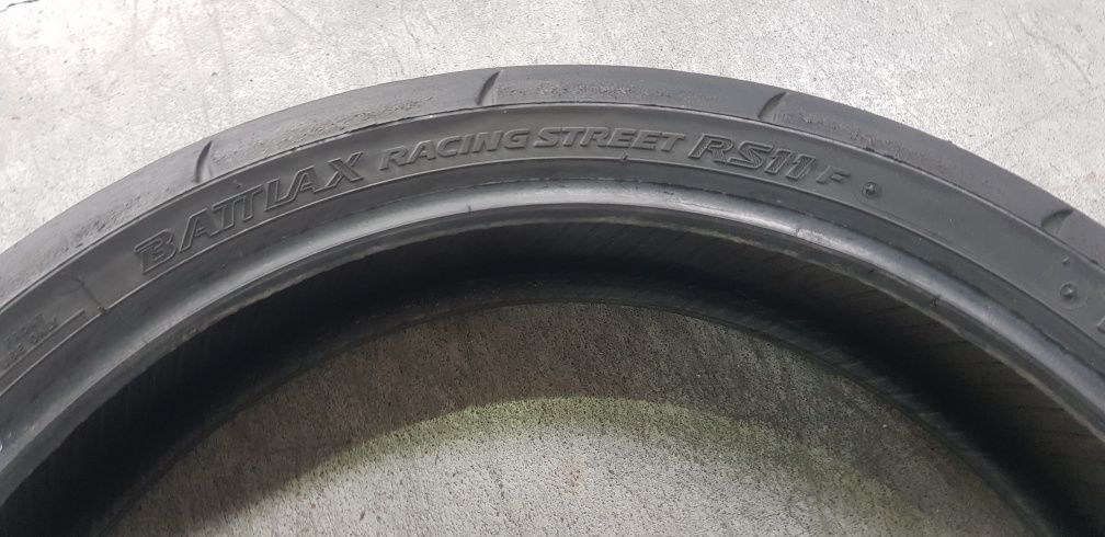 Pneus Bridgestone/Pirelli /Michelin