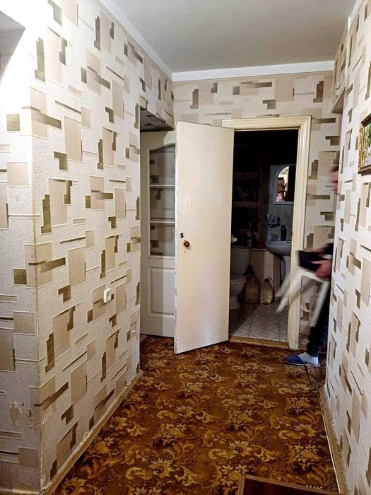 продам 2 к\к вул Ігоря Бедзая,3\9 цегла,вікна на 2 стор,велика лоджа