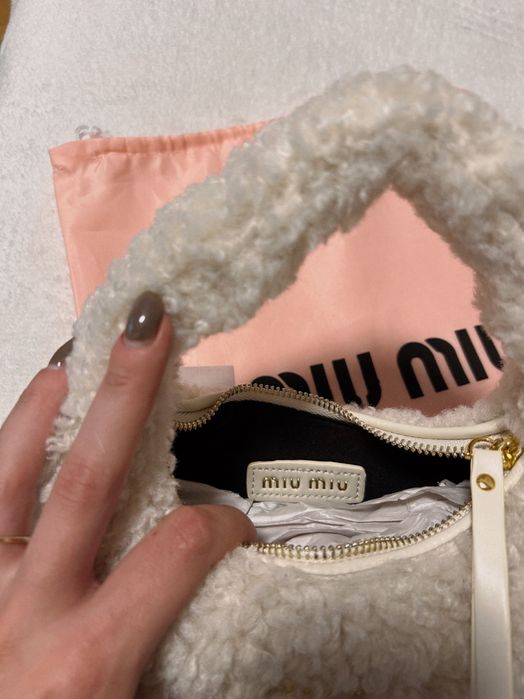 Wander shearling White bag mala MiuMiu