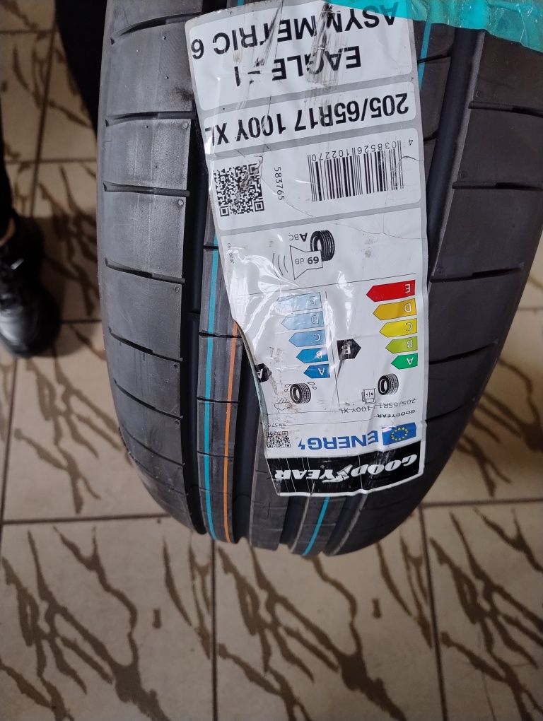 Goodyear 205/65R17 lato Nowe