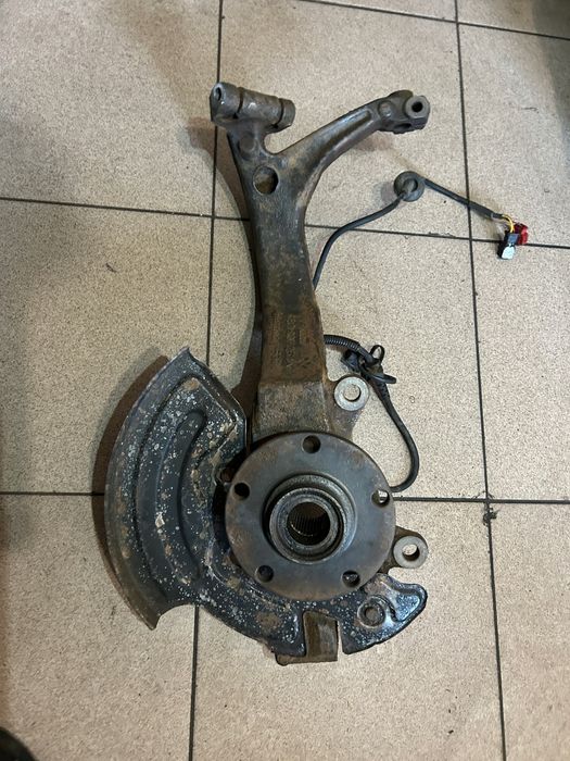 Zwrotnica Piasta Lewa przód VW Passat B5 W8 Audi A6 C5 pod duży…