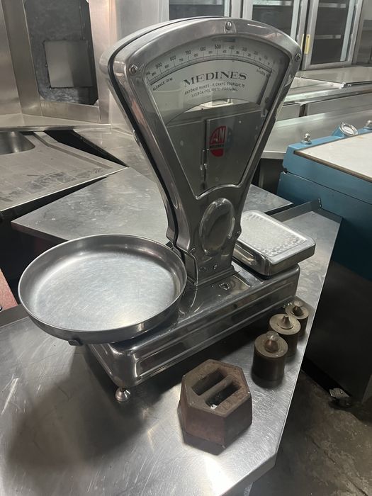 Balança antiga em inox com pesos MEDINES 20kg