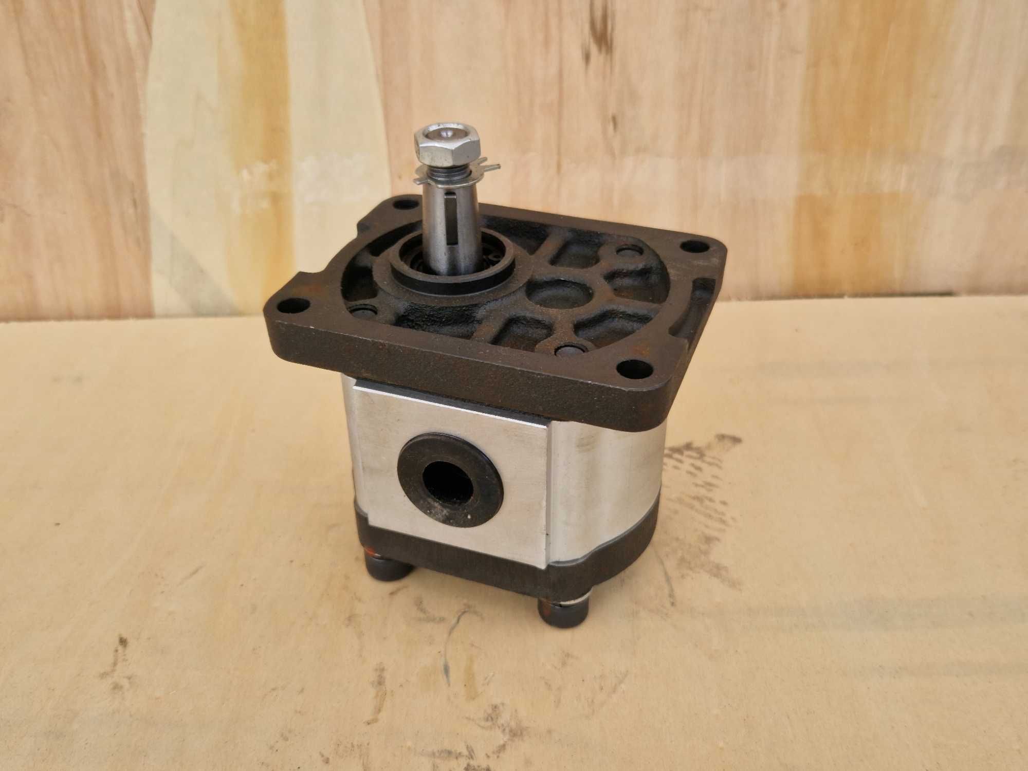 Pompa hydrauliczna zębata HYDROLIDER 4cm3/obr/ 6l/ min