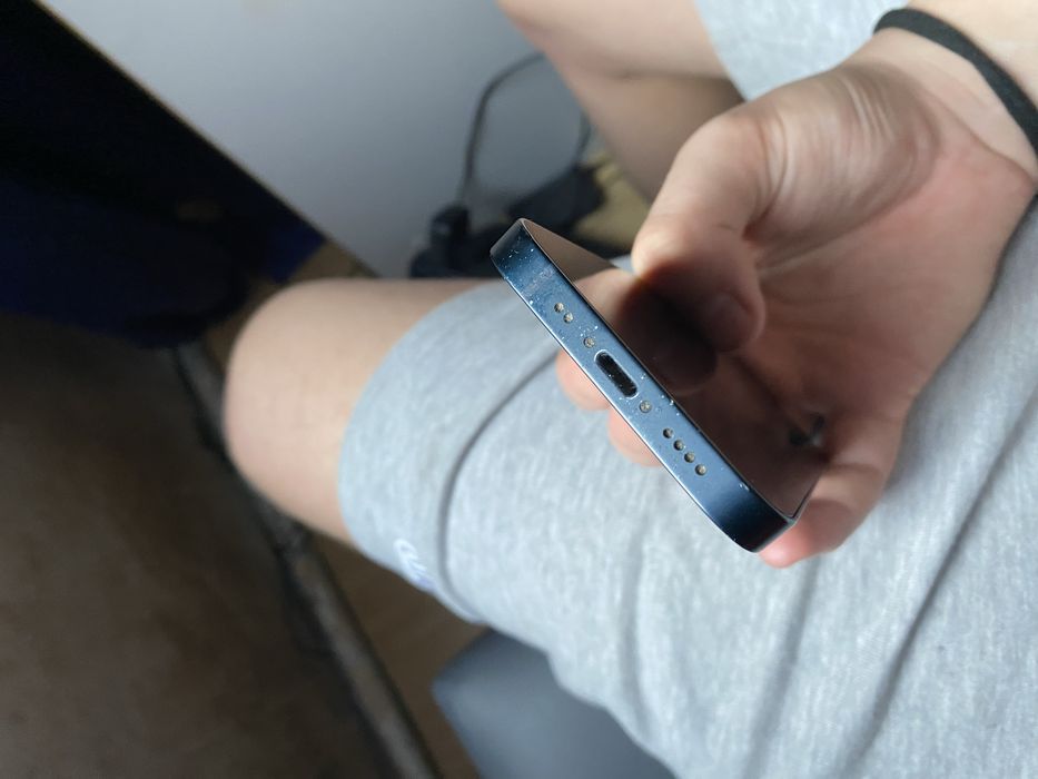 Iphone 13 mini bateria 93%